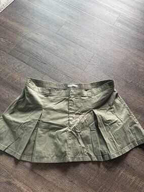 Abercrombie & Fitch Olive Green Pleated Mini Skirt/Skort